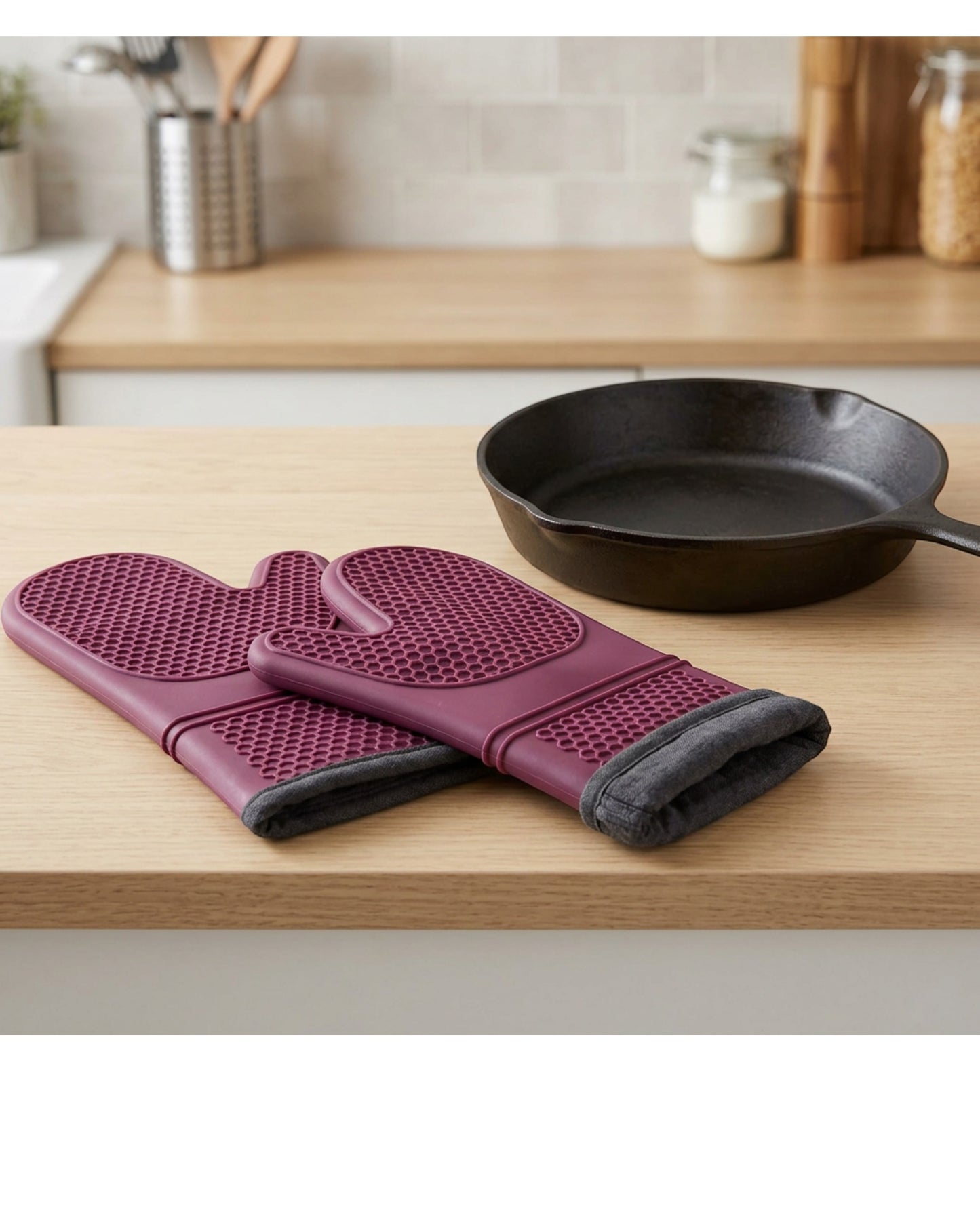 Wizes Lined Silicone Oven Mitten Pair 31 cm Plum - Lifestyle view